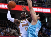 费耶诺德迎欧篮联关键赛，今晨篮板制胜，震撼外界，更衣室氛围转暖